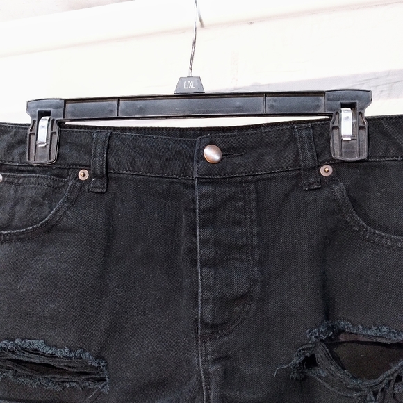 Forever 21 Sz 30 Black Distressed Jean Shorts - Picture 8 of 10